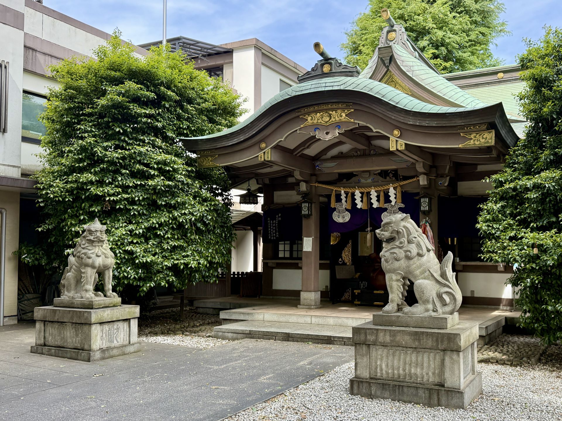 Komaino guardian dogs at Otori Shrine in Ikebukuro