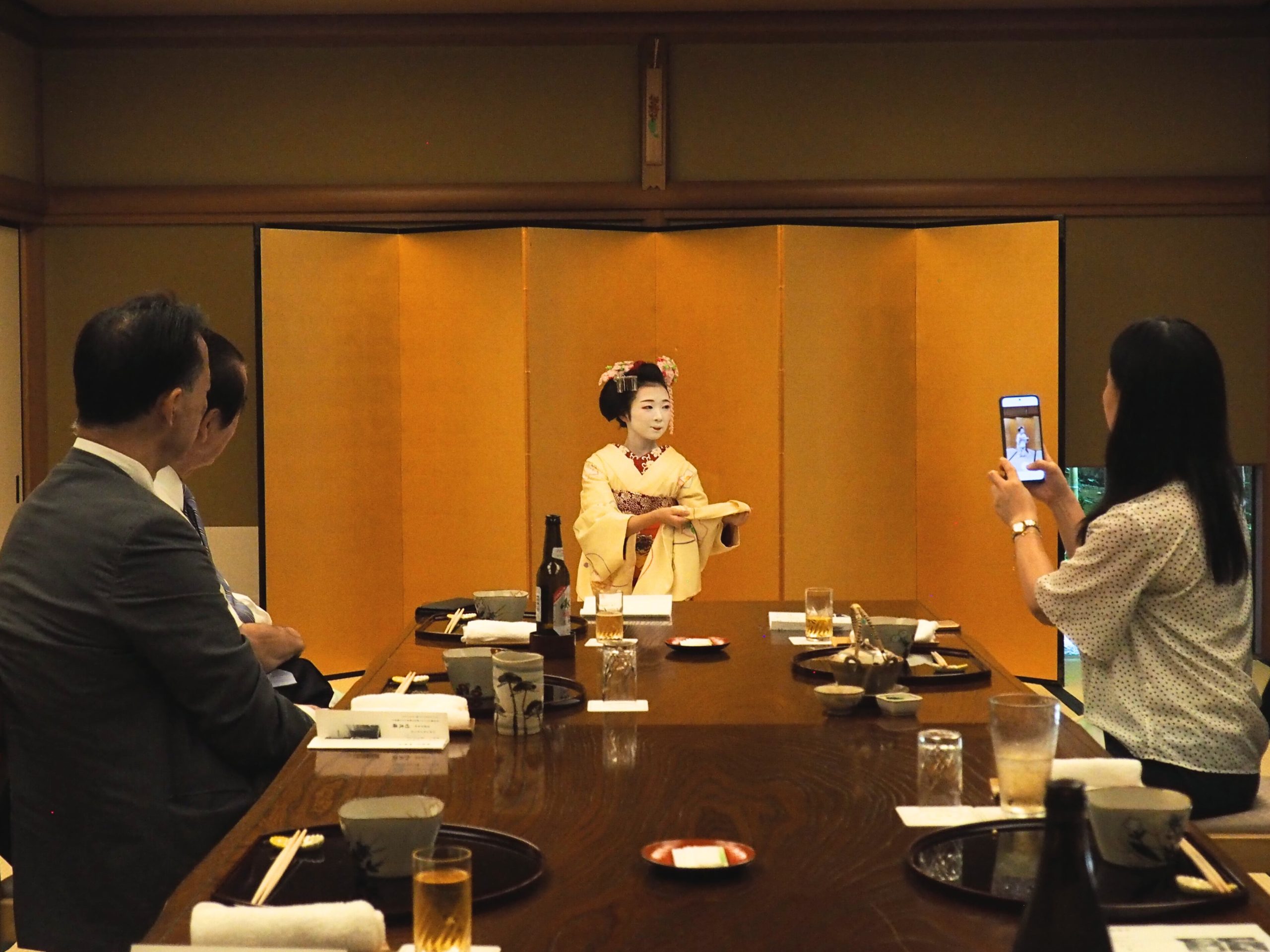 Maiko Performance at Minokichi Takeshigero