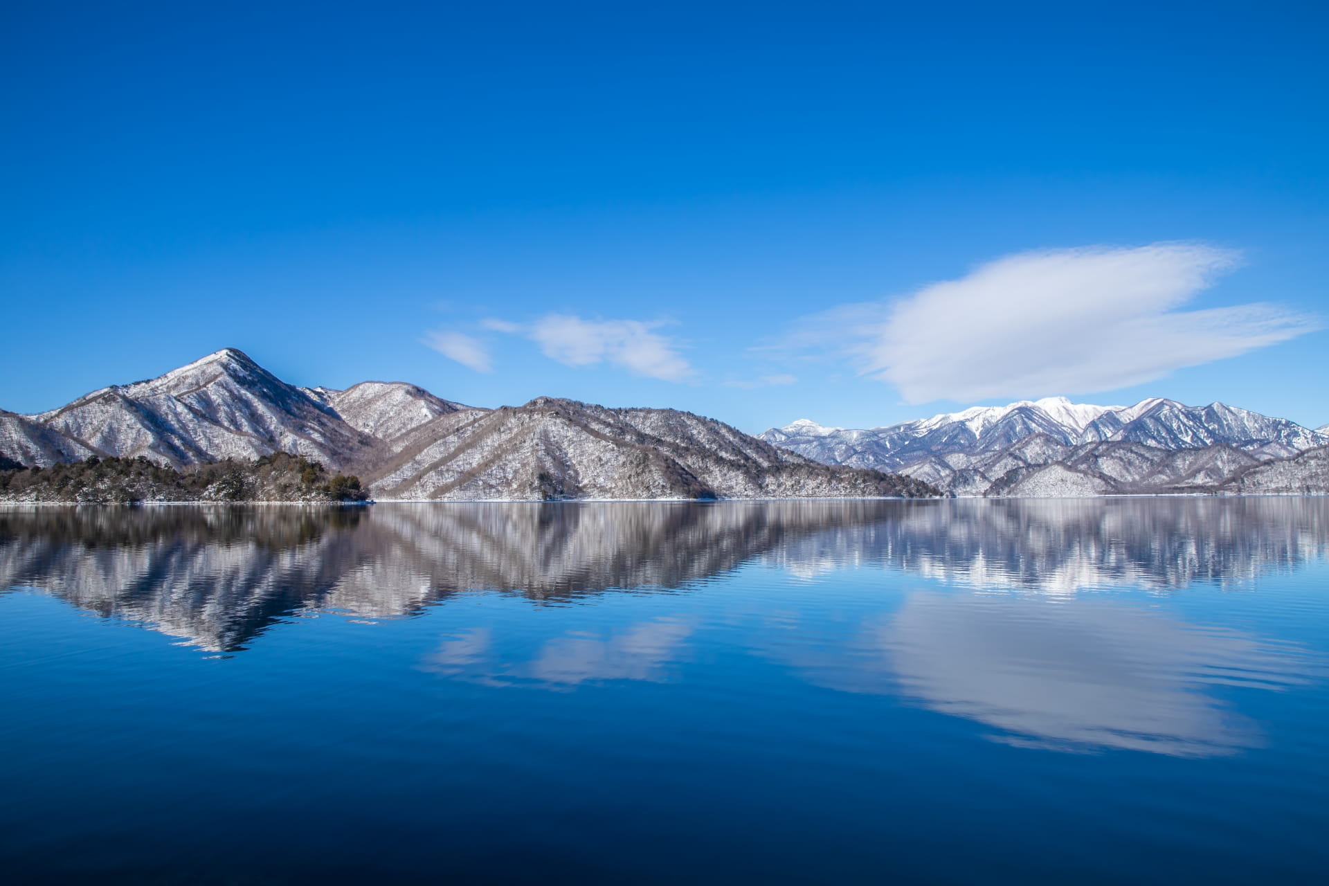 Lake Chuzenji in Winter