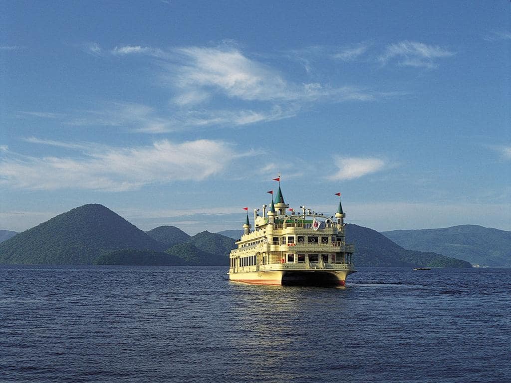 cruise on Lake Toya 2
